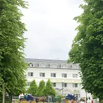 Avenue Hotel