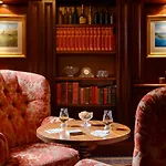 Avenue Hotel 4*