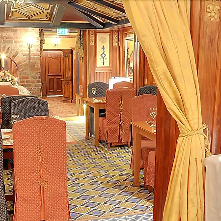 Avenue Hotel