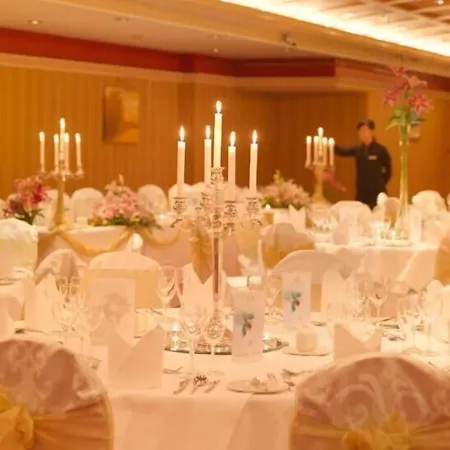 Отель Avenue 4*